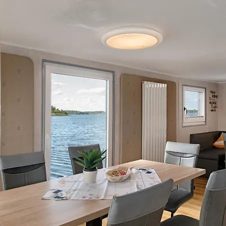 Bootshaus Bateau-hôtel *
